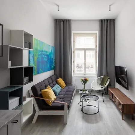 Designer In New Town By Days - 