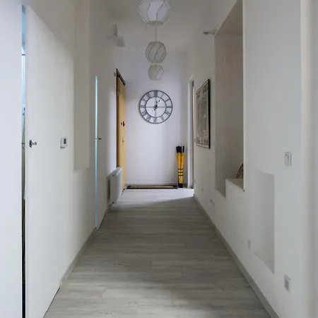Designer In New Town By Days - 