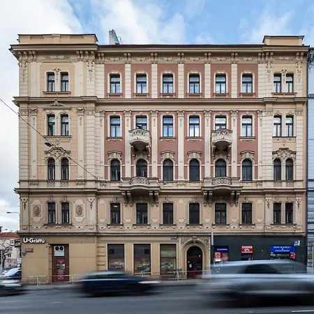 Designer In New Town By Days - 